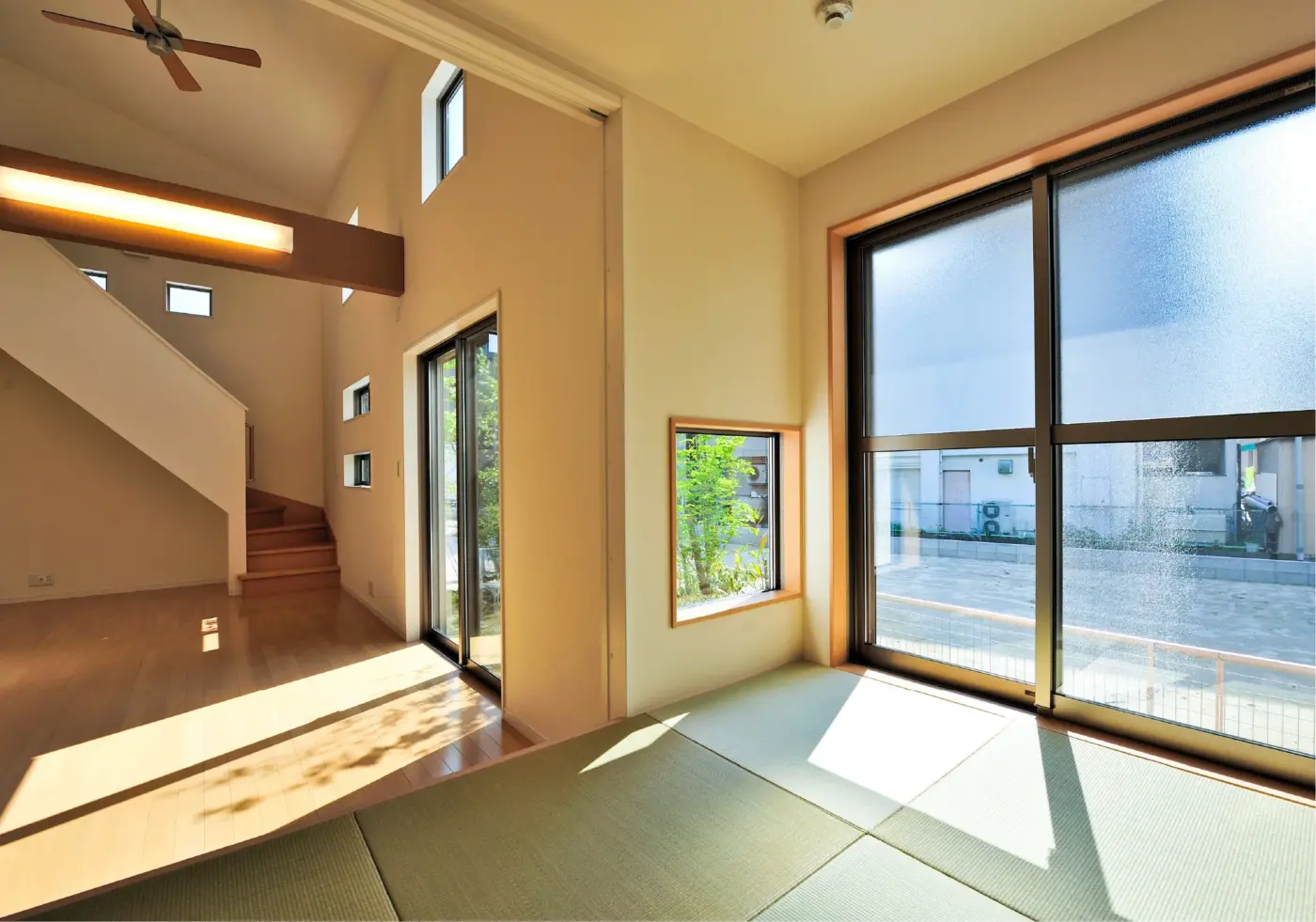 福岡市内で土地・新築戸建が可能な住宅会社の「プロスペリテ」街中の自然を大切にした都市型住宅。<br> 植栽に囲まれた季節の変化を感じるアプローチ。イメージ