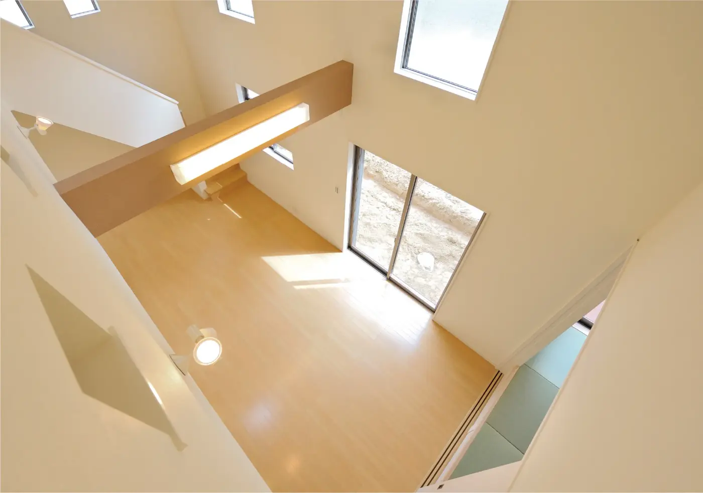 福岡市内で土地・新築戸建が可能な住宅会社の「プロスペリテ」街中の自然を大切にした都市型住宅。<br> 植栽に囲まれた季節の変化を感じるアプローチ。イメージ