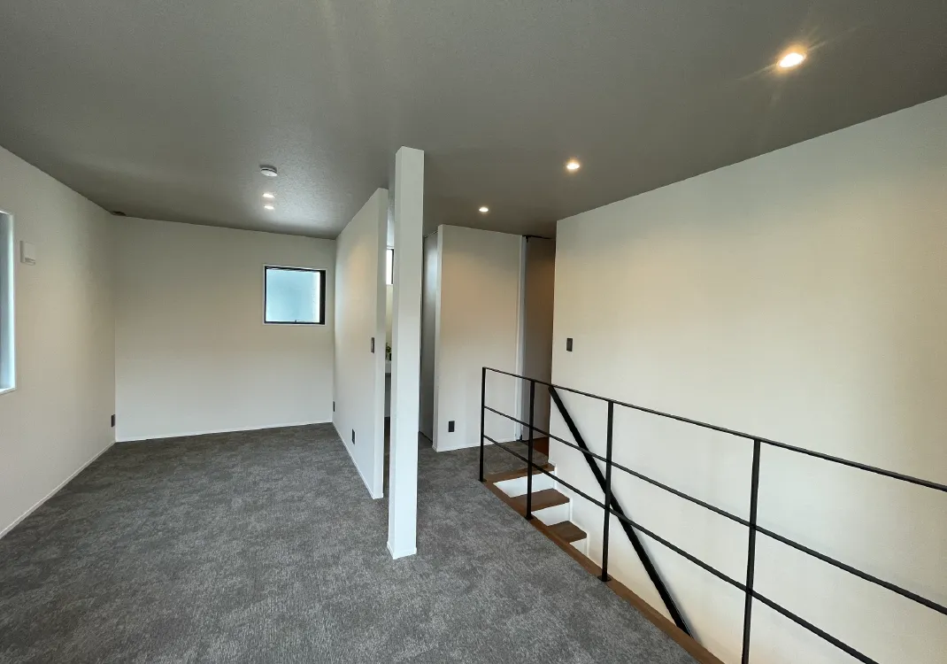 福岡市内で土地・新築戸建が可能な住宅会社の「プロスペリテ」日常にさりげない贅沢を。プライベートテラスとつながるリビングとホテルライクな空間。イメージ