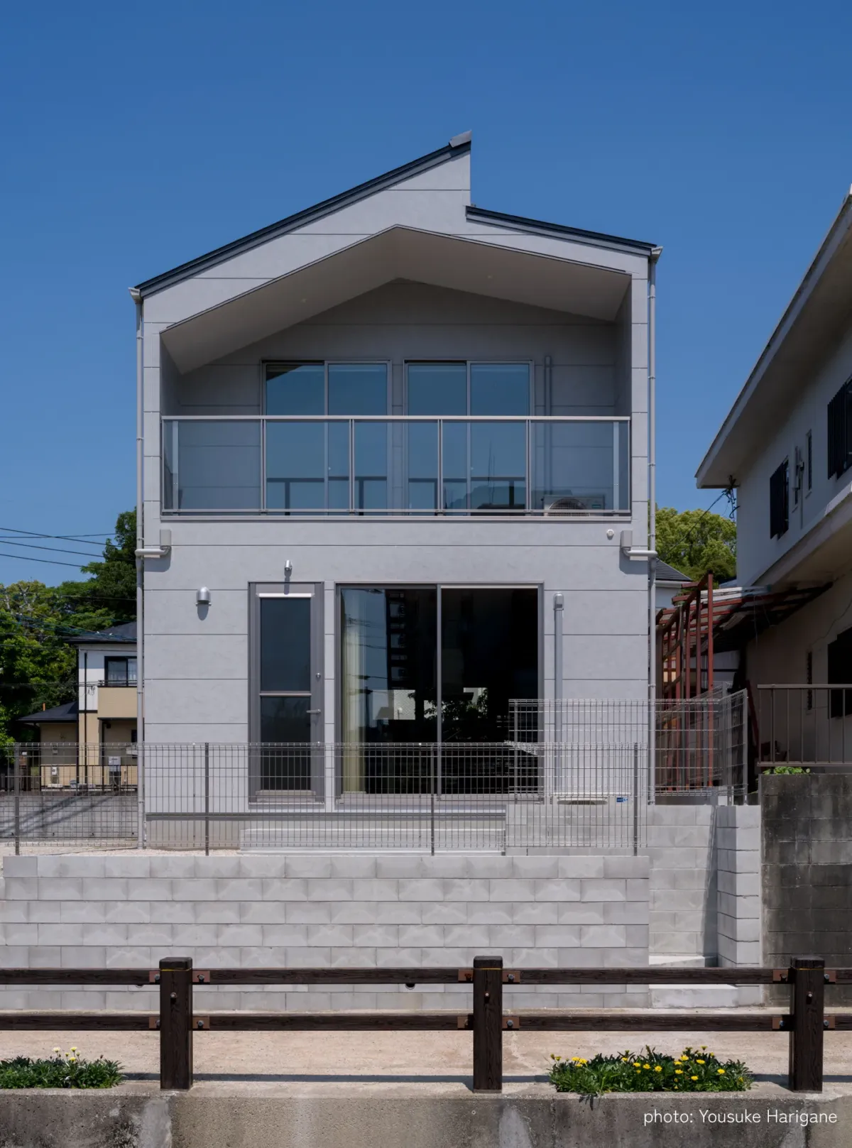 福岡市内で土地・新築戸建が可能な住宅会社の「プロスペリテ」東西に広がる自然を住まいに取り込む、駅徒歩7分を忘れさせる家。緑と心地よく暮らす。 イメージ